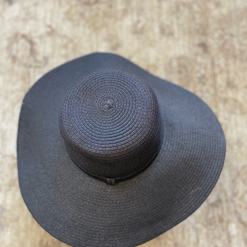 Sand and Shore Wide brimmed sun hat in black. - Picture 4 of 7